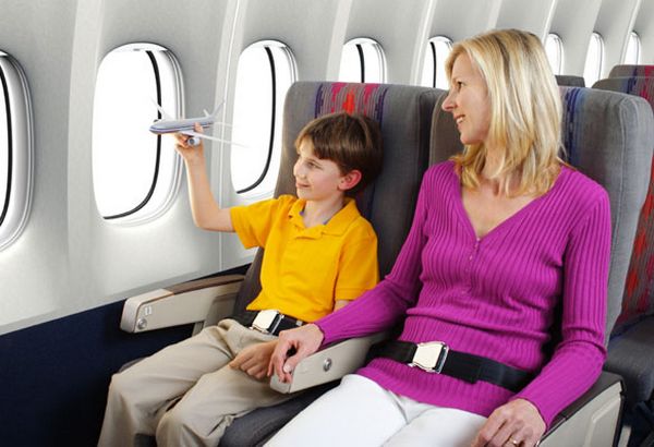 Quy định Giá vé máy bay trẻ em - Trẻ em đi máy bay cần lưu ý gì?